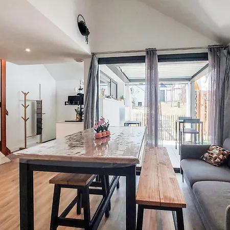 2 Bedroom Awesome In Casa vacanze