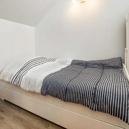 2 Bedroom Awesome In * Meschers-sur-Gironde